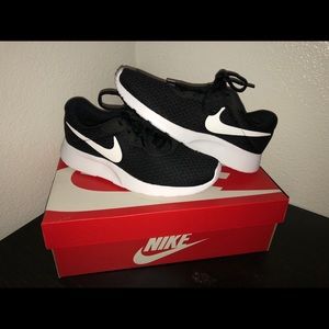 Nike Tanjun